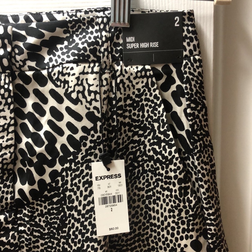 Express Midi Super High Rise Shorts - Picture 2 of 4